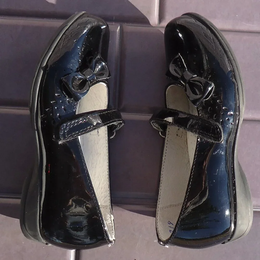 SIZE 17.  Dogi® patent leather dress shoes.